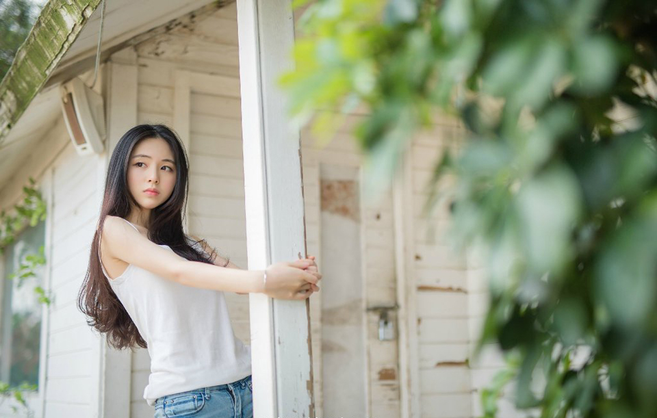 “这个没问题。”庞统微微舒了口气，幸好，吕征没有像他姐姐那样无法无天，要不然，庞统等人还真得头疼了。